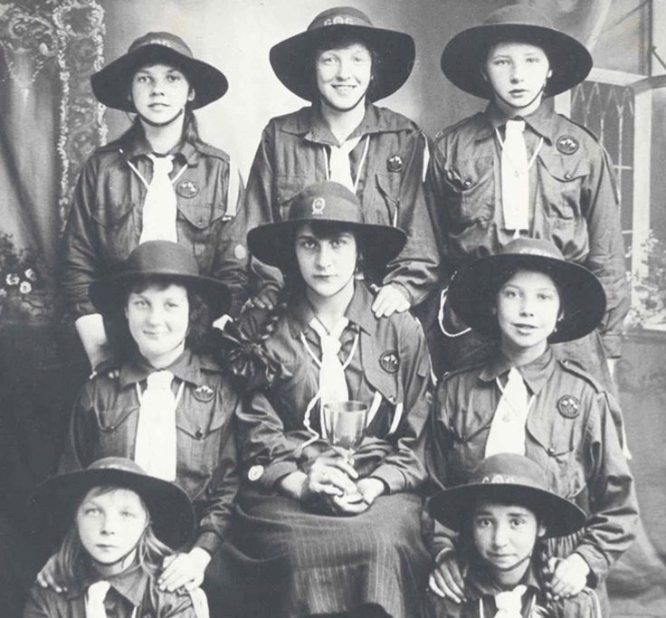 Working Together, Networks of Female Spies